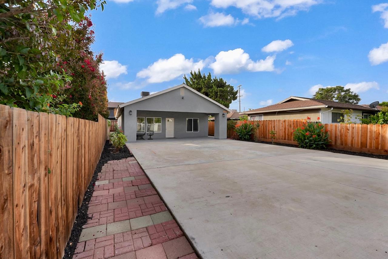 4630 Parks Avenue - Photo 2