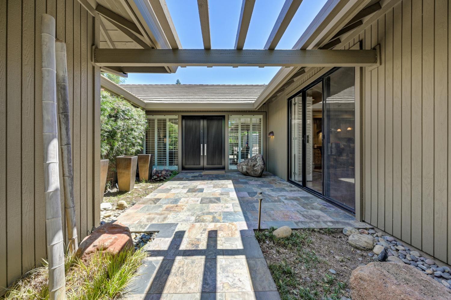 11390 Huntington Village Lane