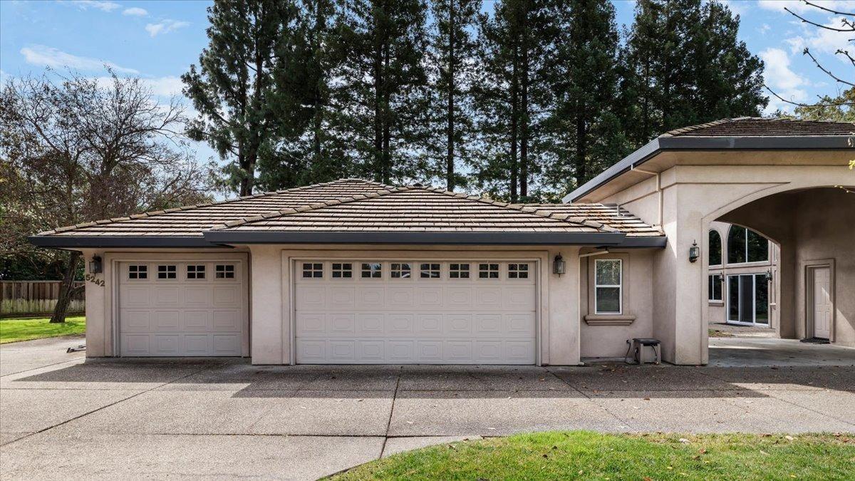 5242 E Hildreth Lane