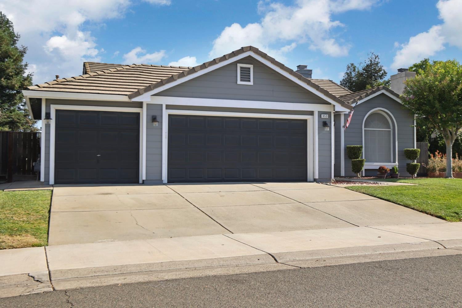953 Lake Canyon Avenue