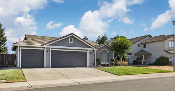 953 LAKE CANYON AVE, GALT, CA 95632 - Image f48d9a724f06ee42cfdcb2c5bd858494/704986129