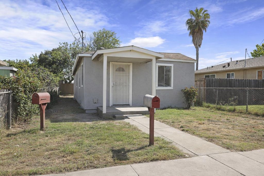 Photo of 124 S Fresno Avenue, Stockton, CA 95203 (MLS # 226032706)