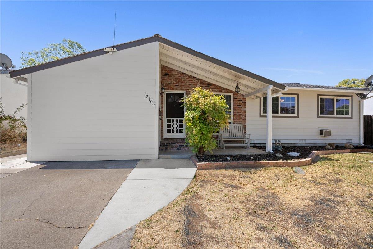 2100 Bowling Green Drive