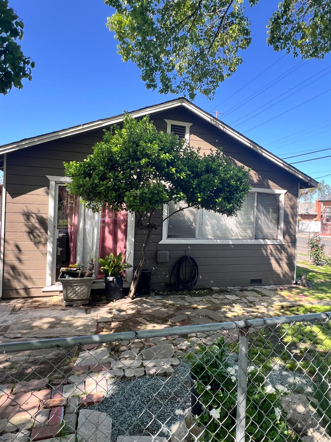 646 E Anderson Street