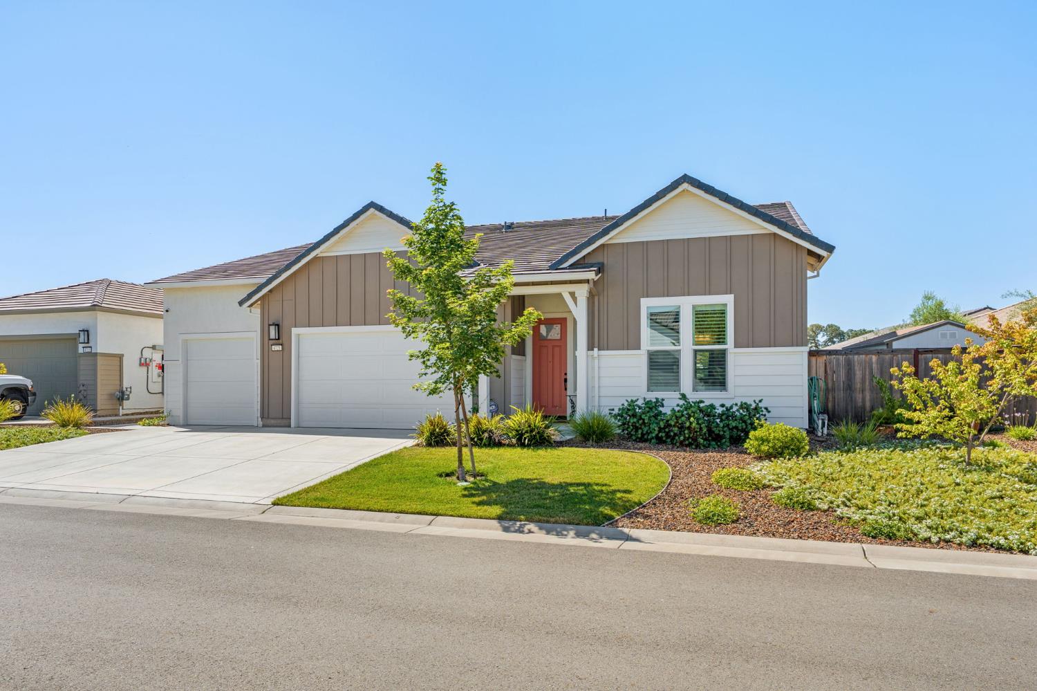 4721 Trumpet Lily Way
