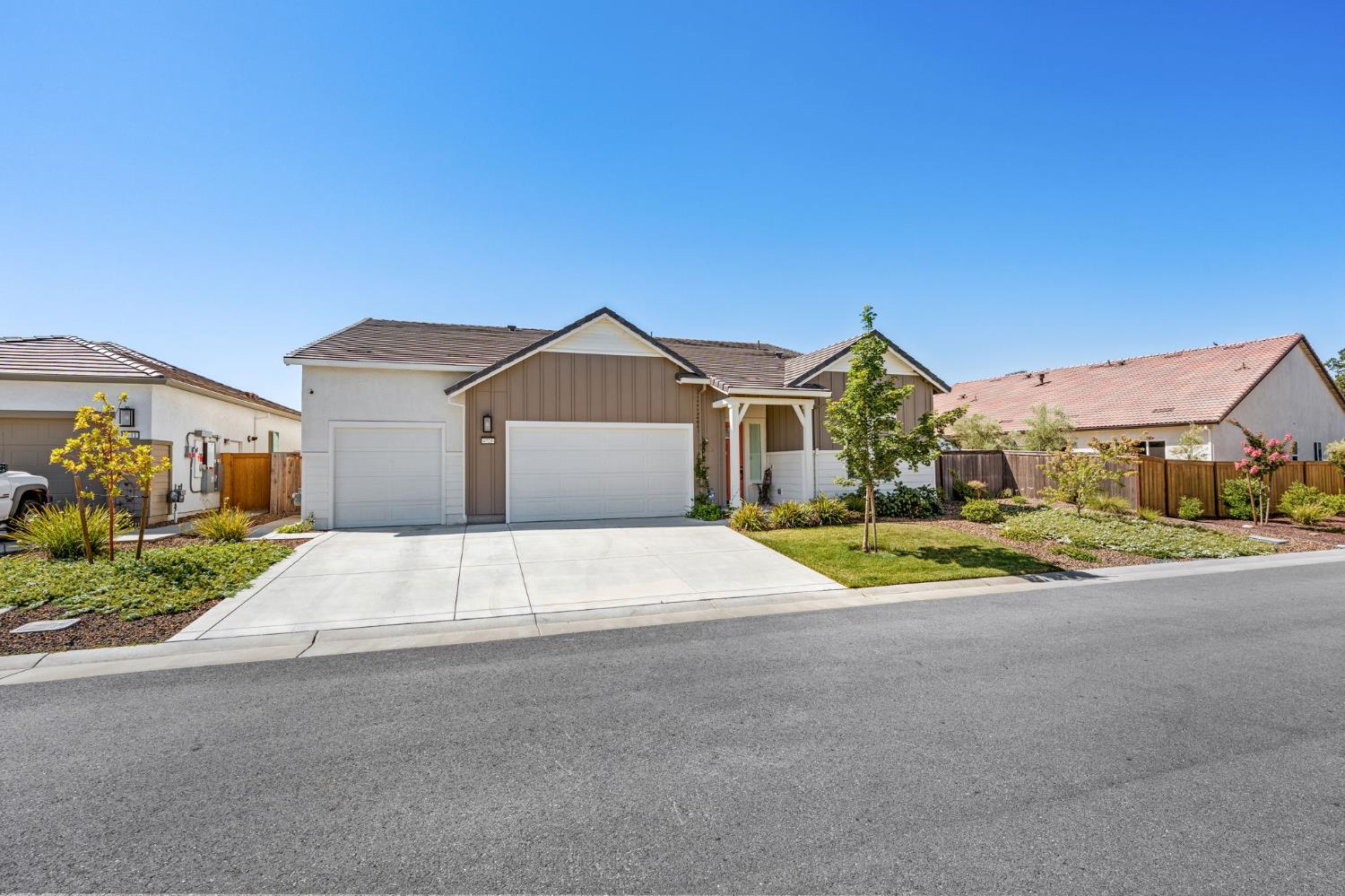 4721 Trumpet Lily Way