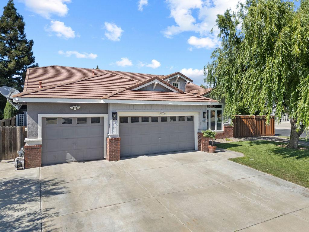 2833 Buckskin Way