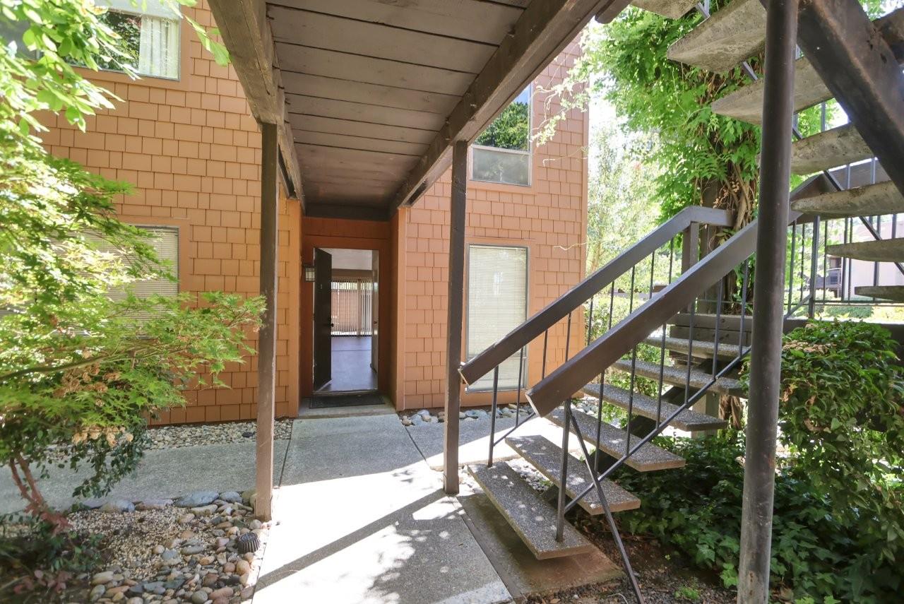 722 Woodside Lane 1