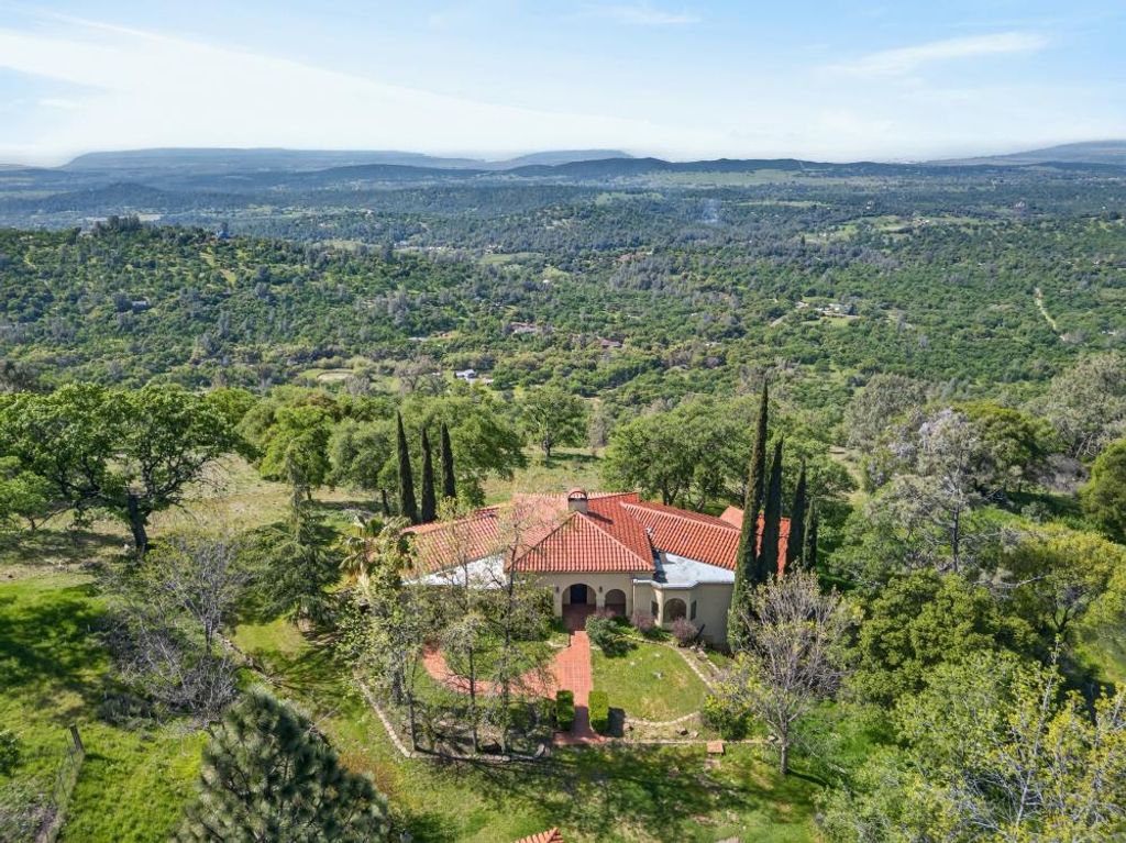 Photo of 11717 Mourning Dove, Browns Valley, CA 95918 (MLS # 226030899)