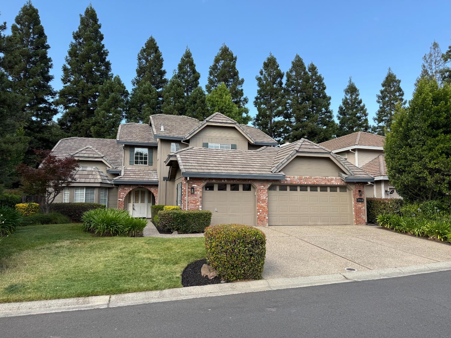 2760 Prestwick Drive