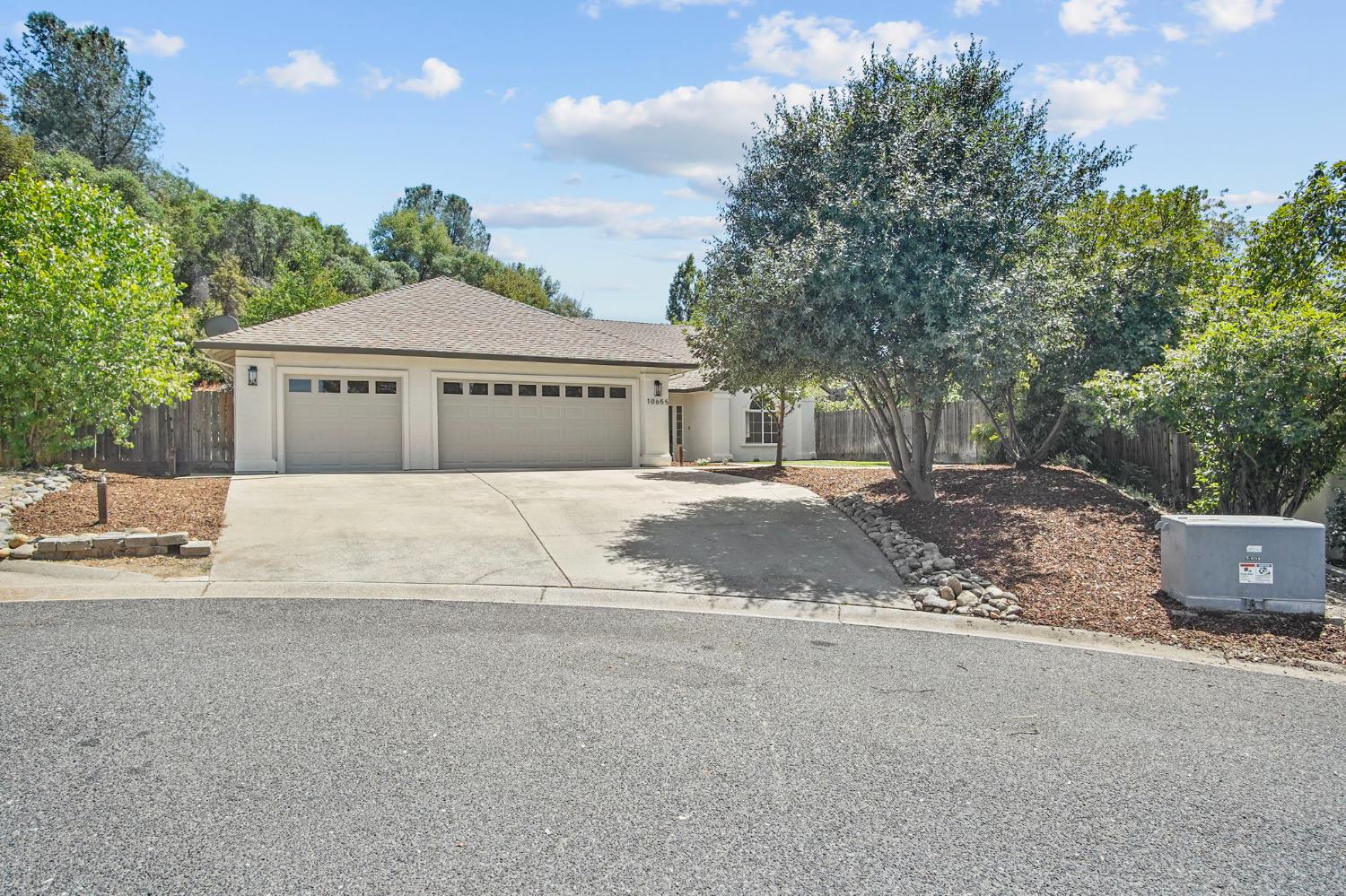 10655 Pin Oak Court