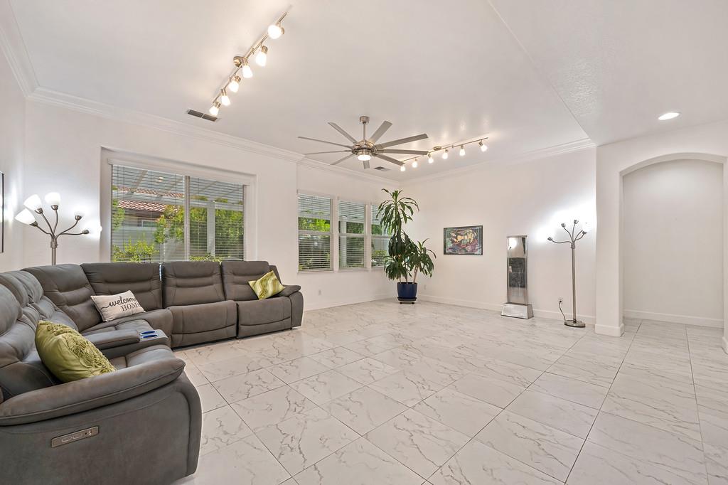 6300 Royal Tern Court
