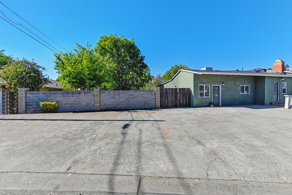 2525 Walnut Avenue