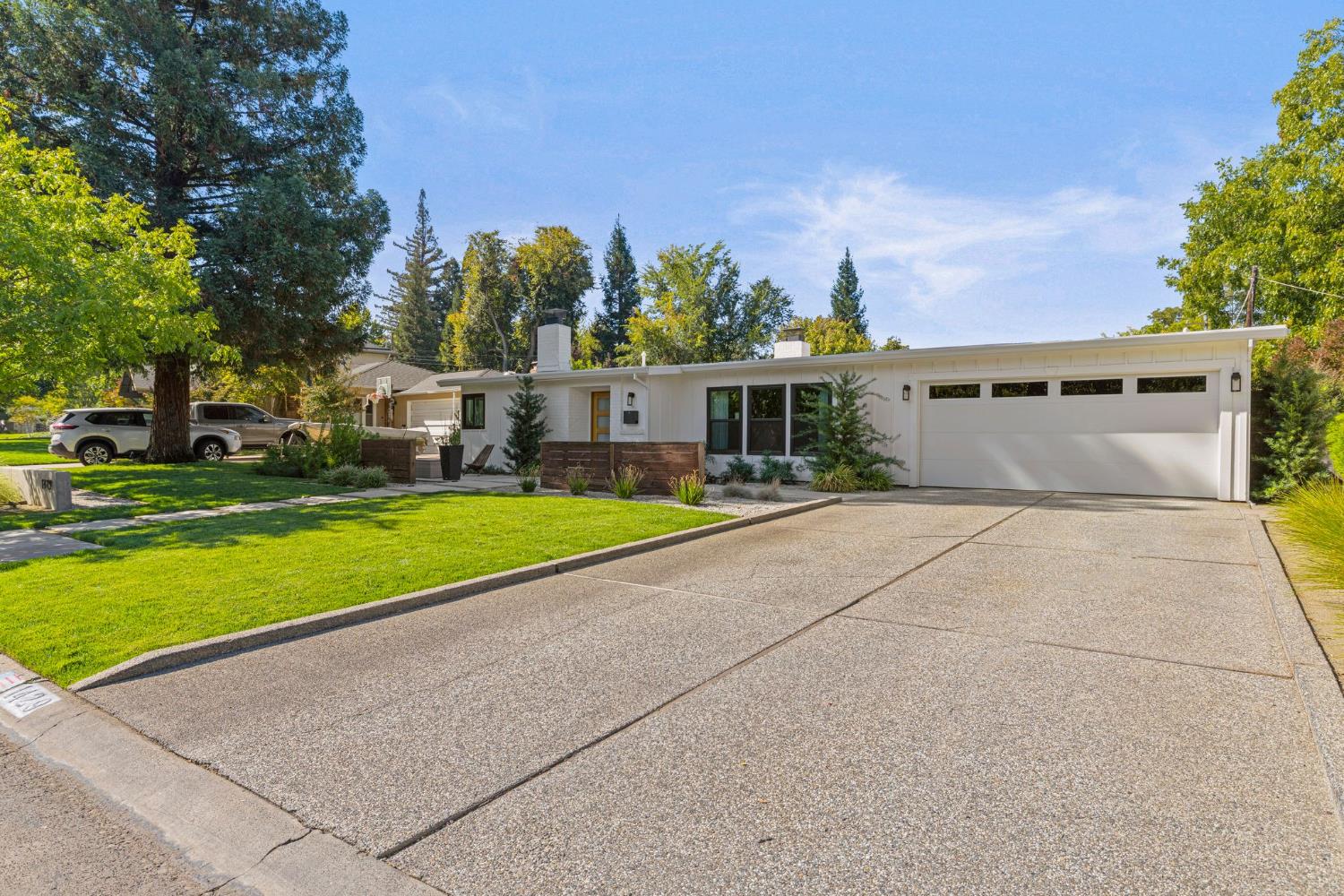 1429 El Nido Way