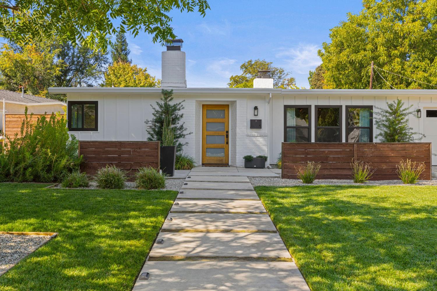 1429 El Nido Way