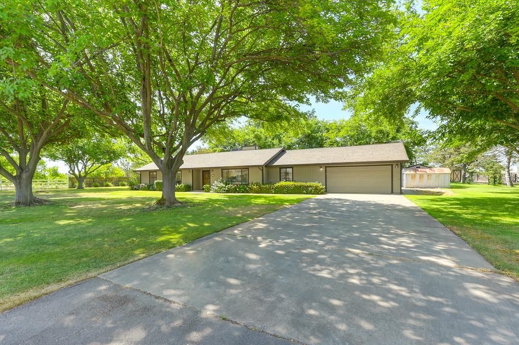 Photo of 8798 Caselman Road, Sacramento, CA 95828 (MLS # 226007224)