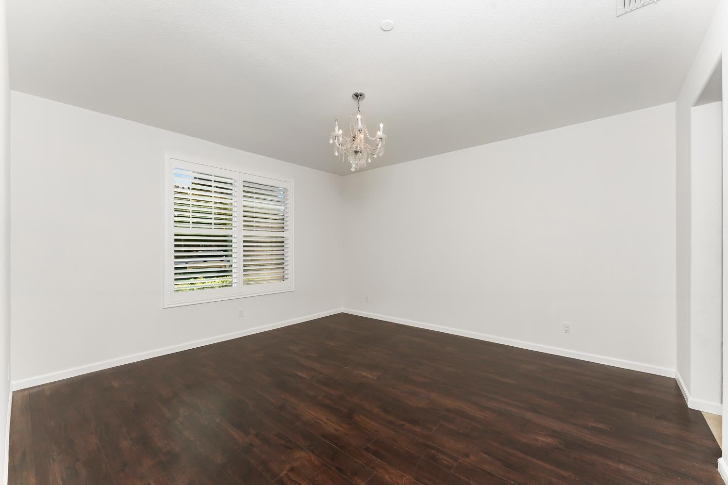 1552 Flora Way