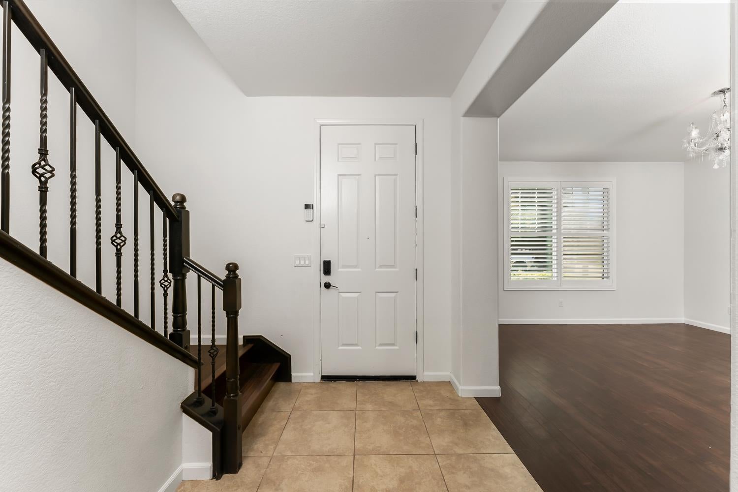 1552 Flora Way