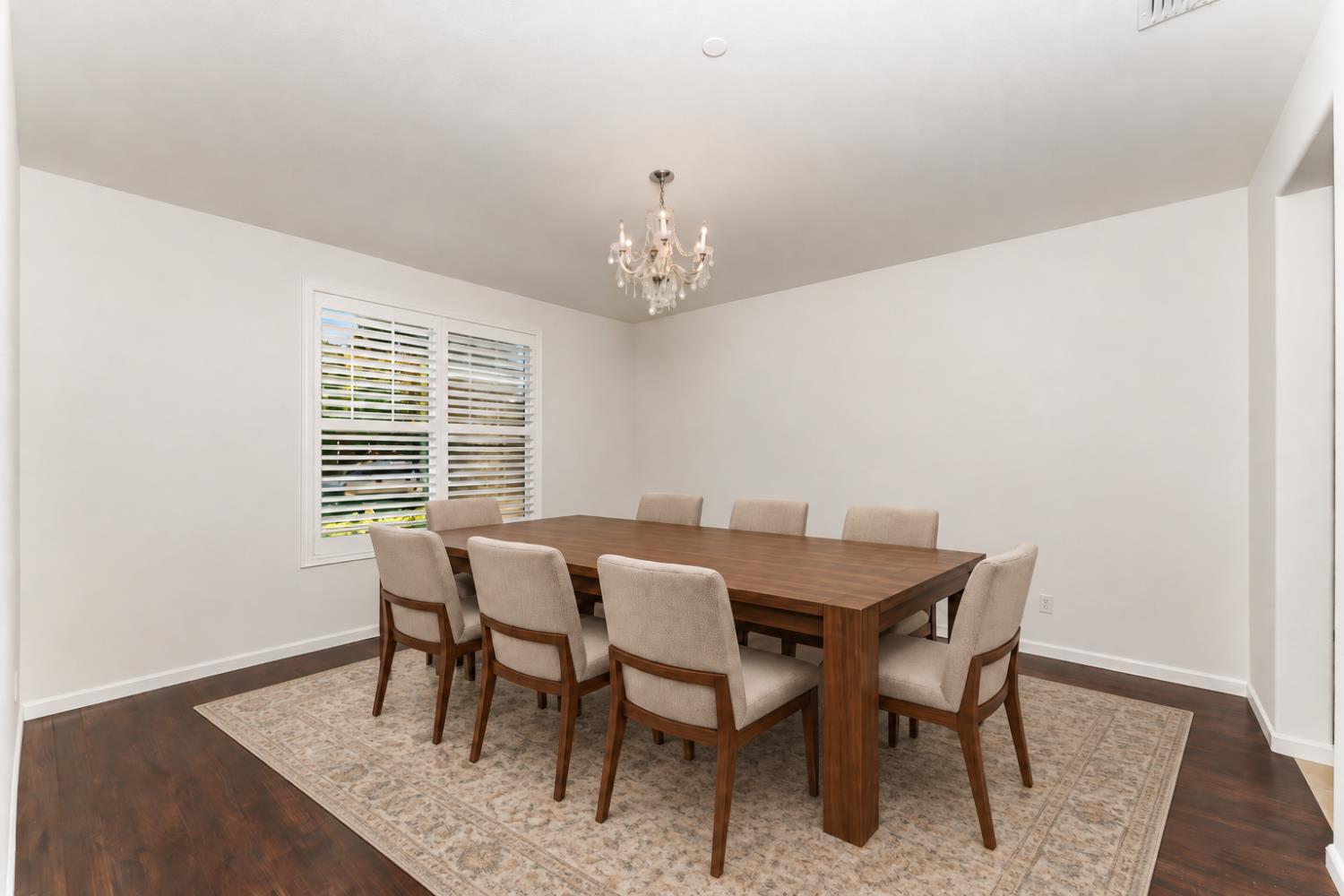 1552 Flora Way