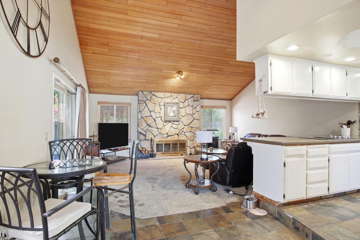 1421 El Pueblo Drive - Photo 4