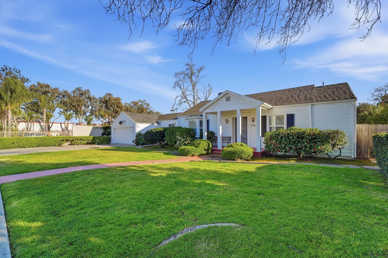 2864 Country Club Boulevard