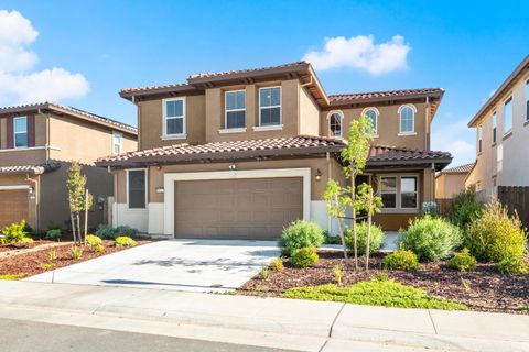 8012 Schrader Way Elk Grove CA 95757