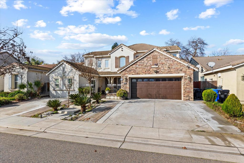 Photo of 9820 Spring View Way, Elk Grove, CA 95757 (MLS # 226045667)