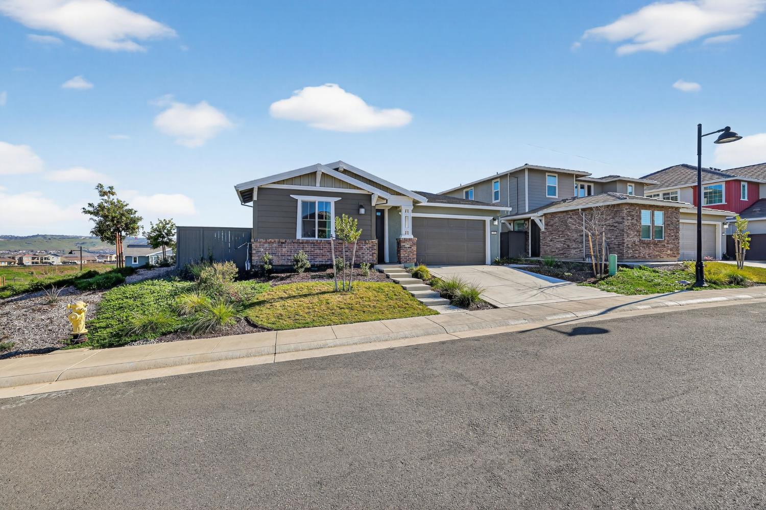 3382 Trumpet Vine Drive