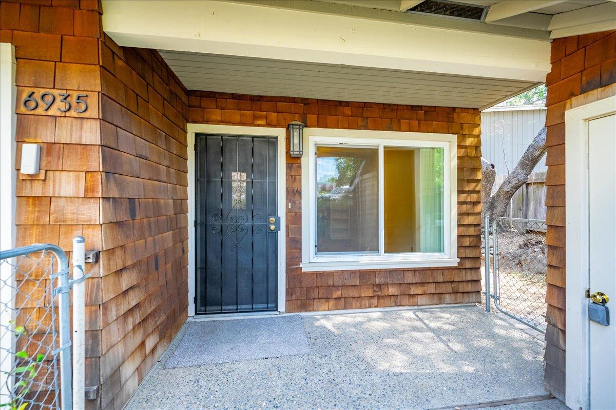 6933 Folsom Oaks Court