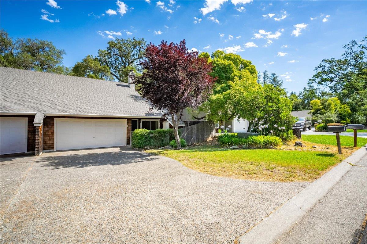 6933 Folsom Oaks Court
