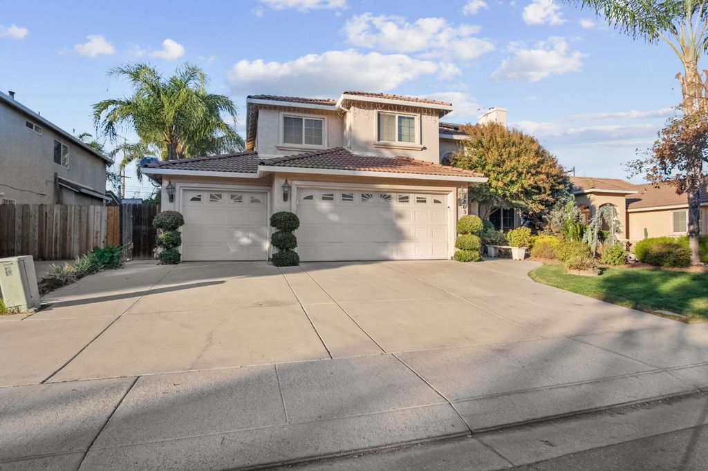 Photo of 2805 Medinah Way, Modesto, CA 95355 (MLS # 225141725)