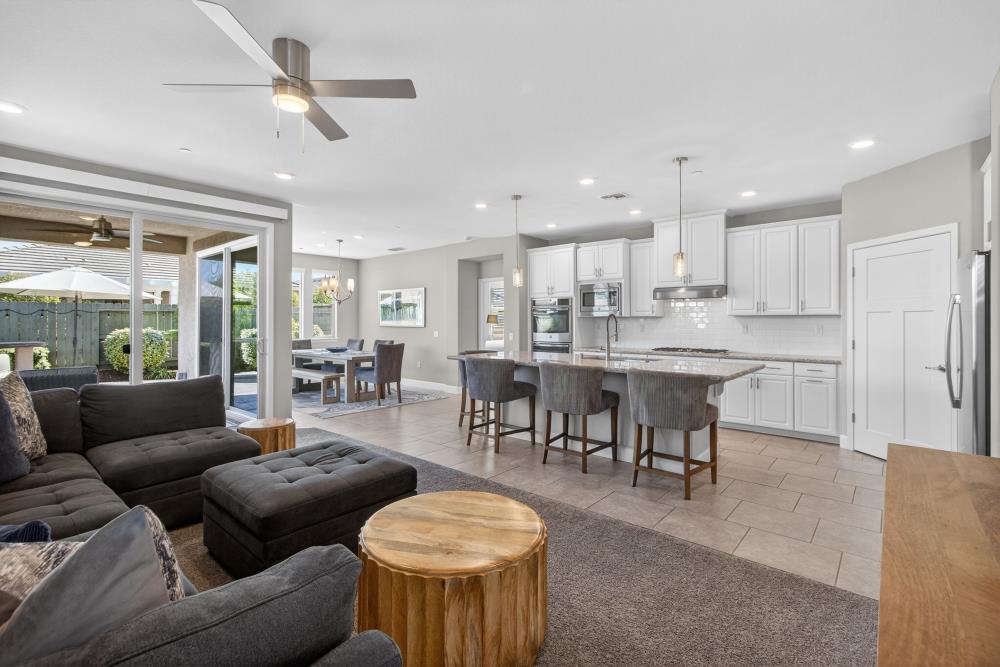 7003 De La Vina Drive