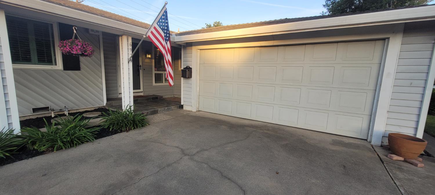 6929 Silverthorne Circle