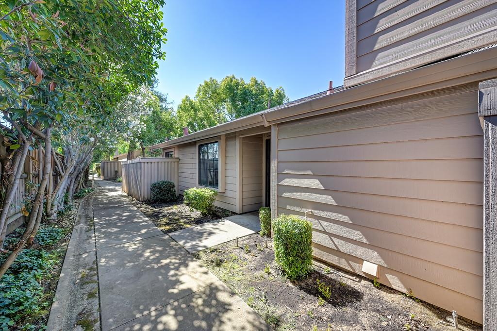 8152 Chenin Blanc Lane