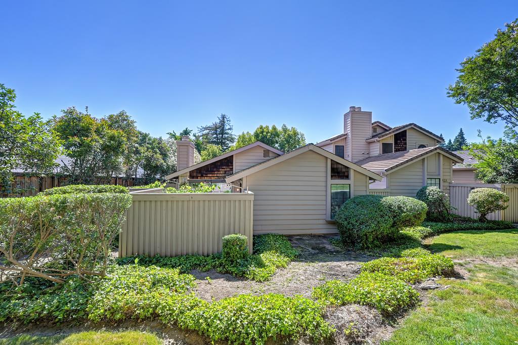 8152 Chenin Blanc Lane