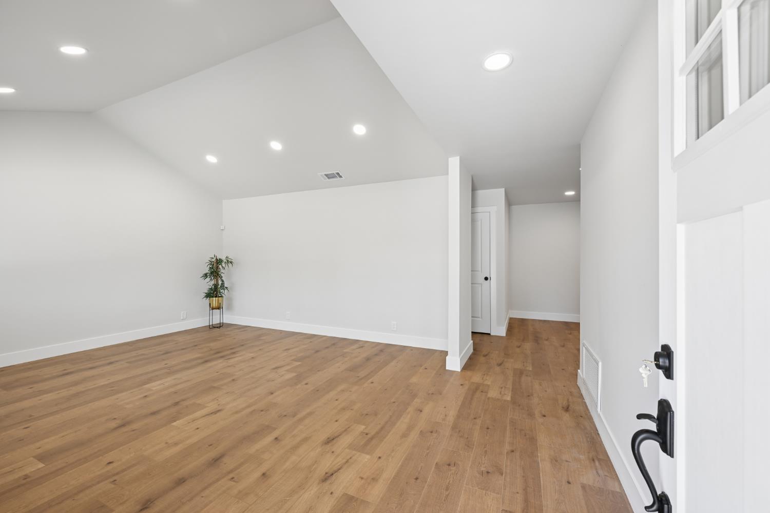 6439 Villa Drive
