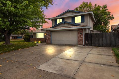 2570 Warrego Way Sacramento CA 95826