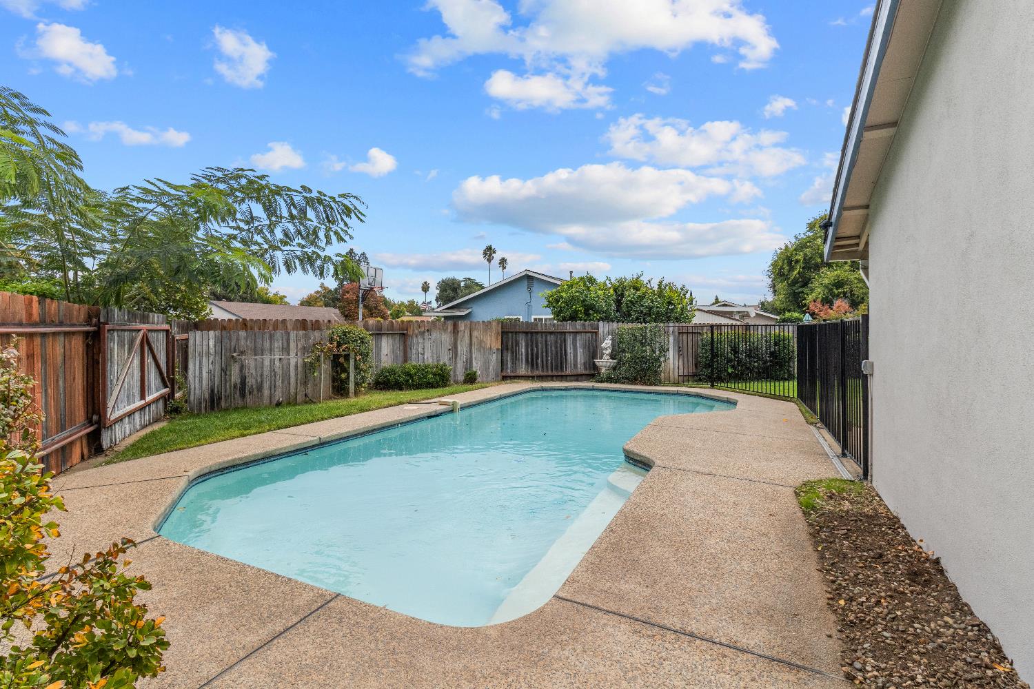 2570 Warrego Way