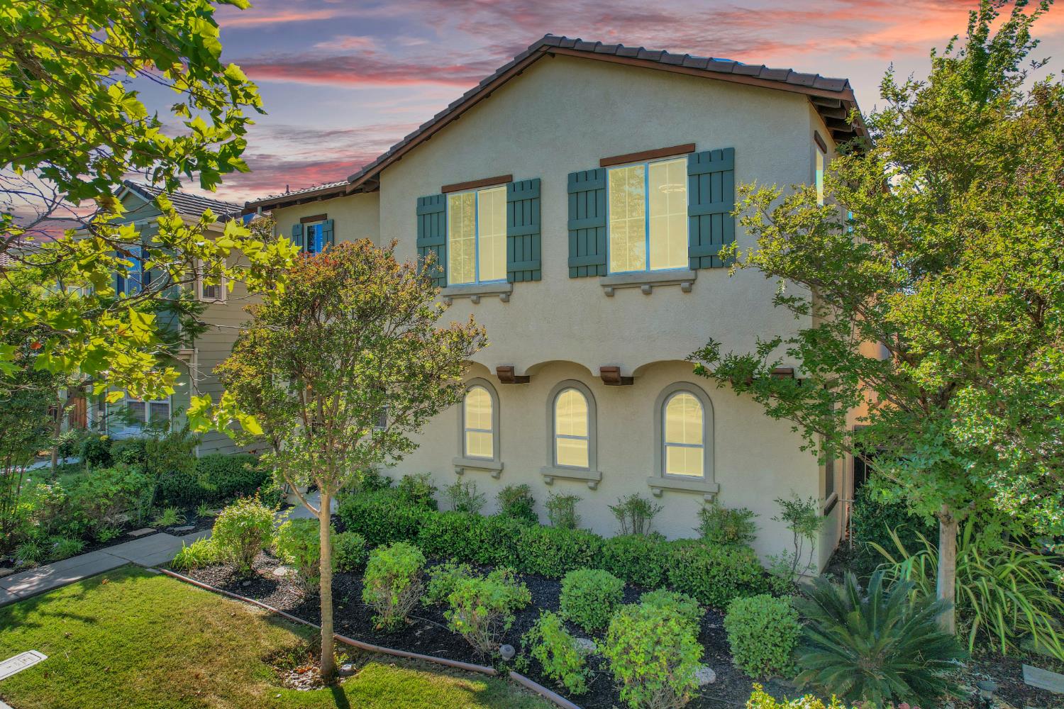 617 W Esplanade Drive