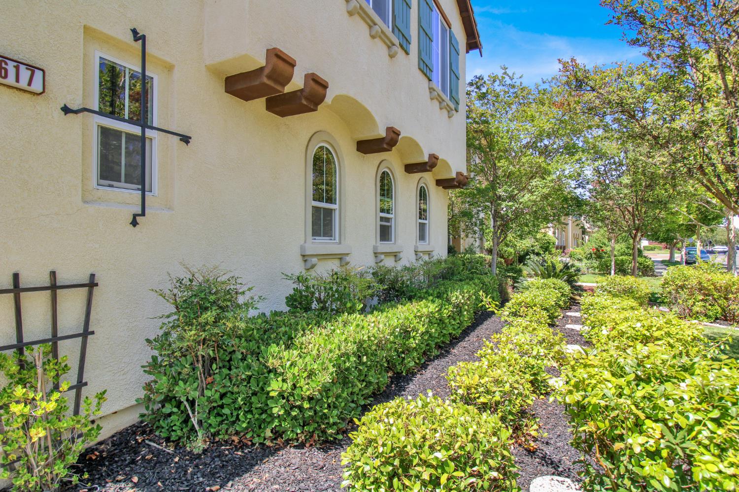 617 W Esplanade Drive