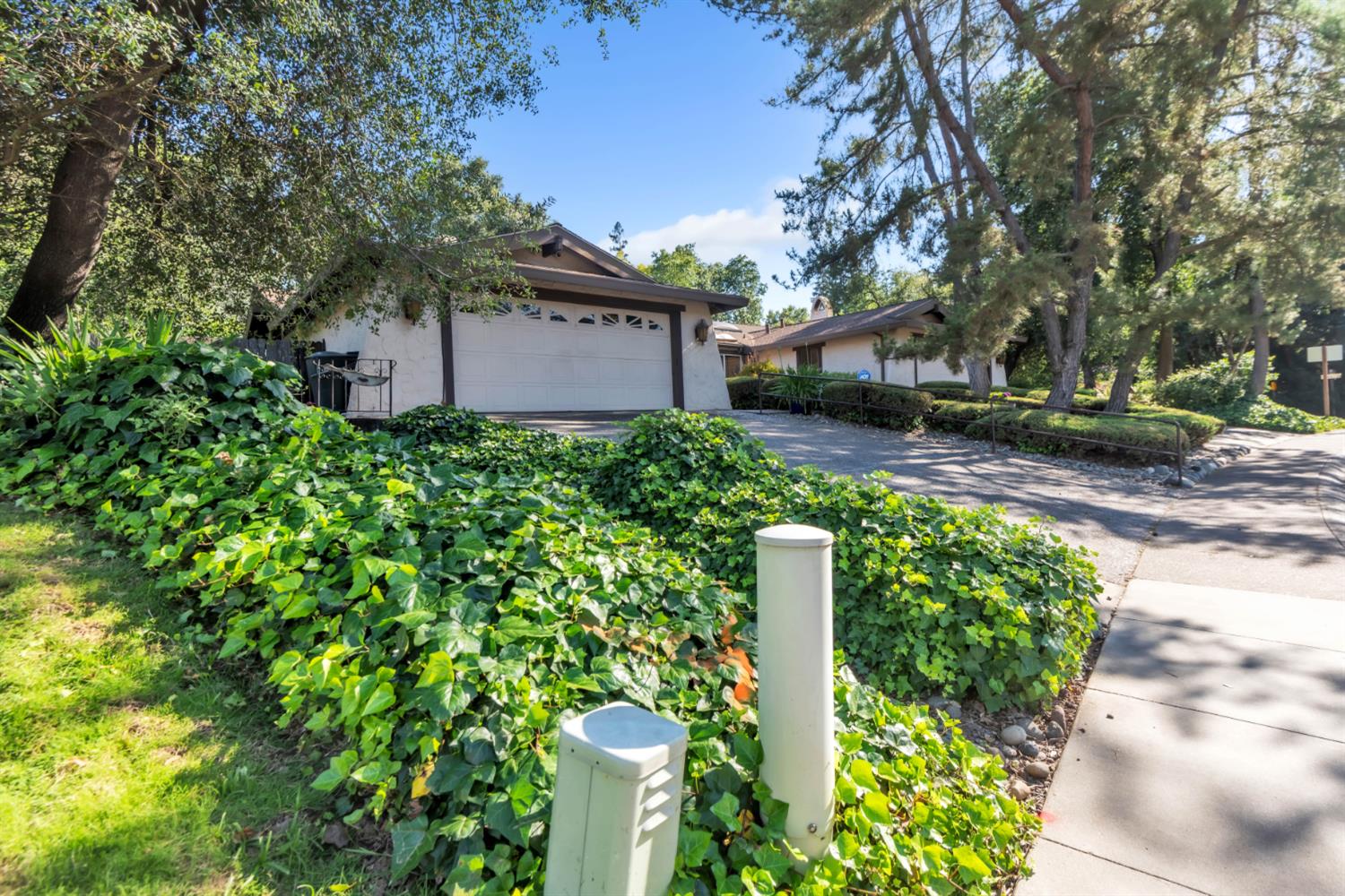 7702 SOUTHCLIFF Drive