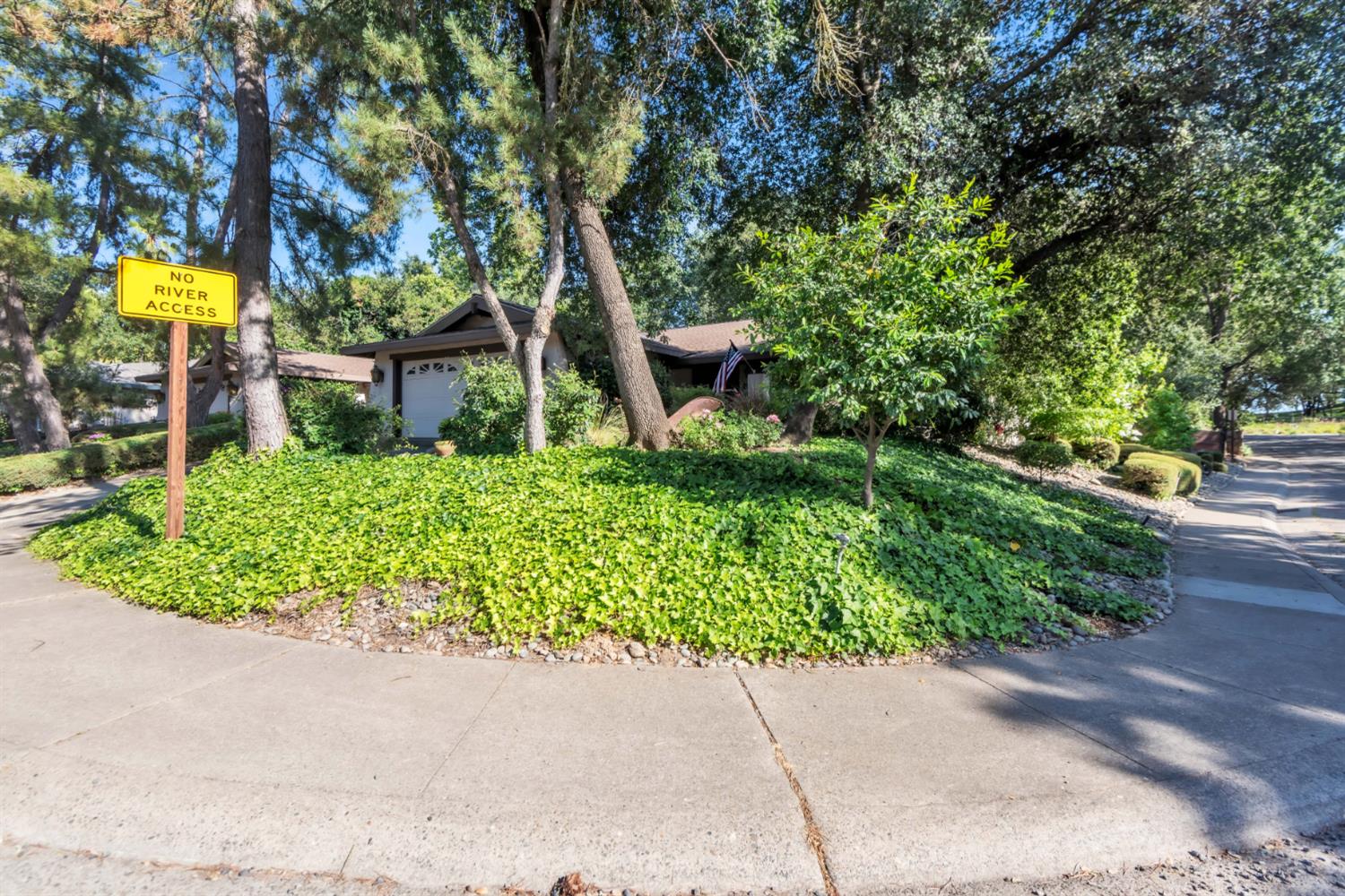7702 SOUTHCLIFF Drive