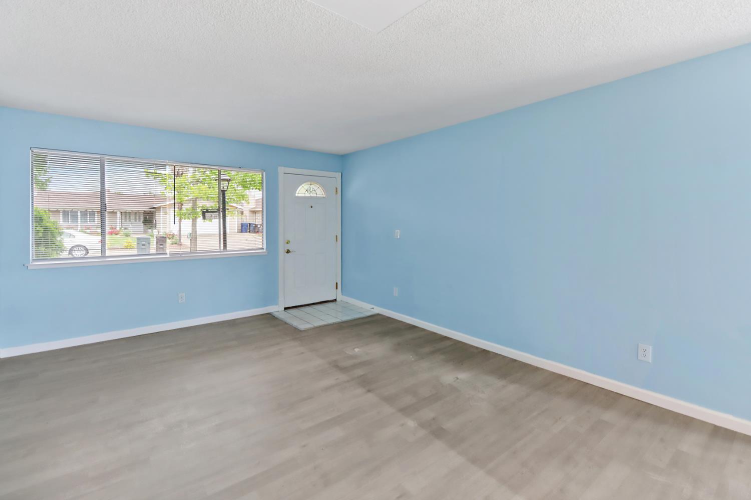 3205 Sanbury Circle