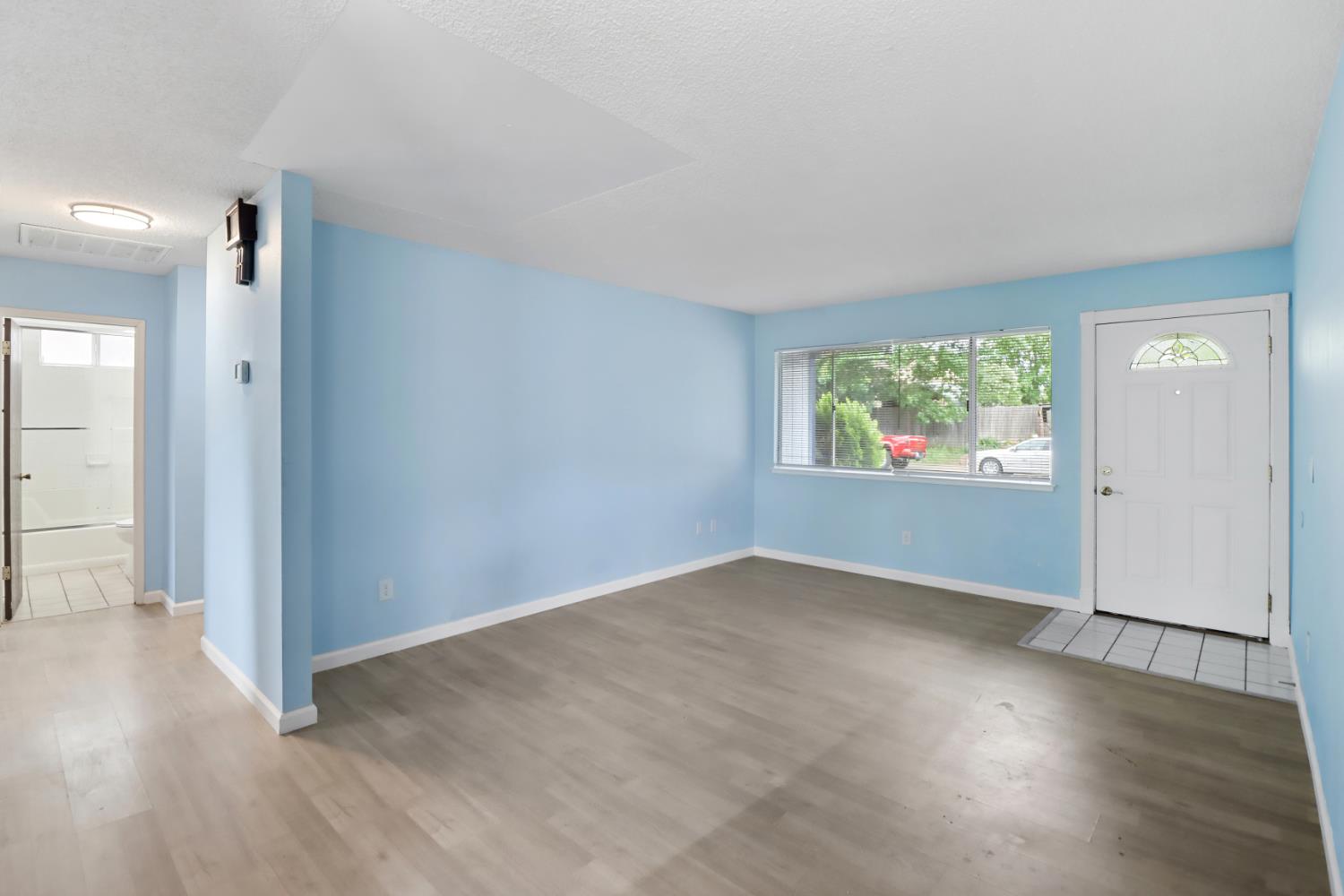 3205 Sanbury Circle