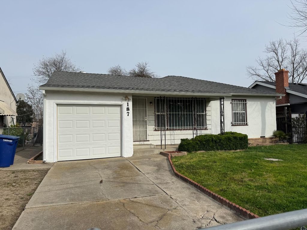 Photo of 187 Bay Drive, Sacramento, CA 95815 (MLS # 226017113)
