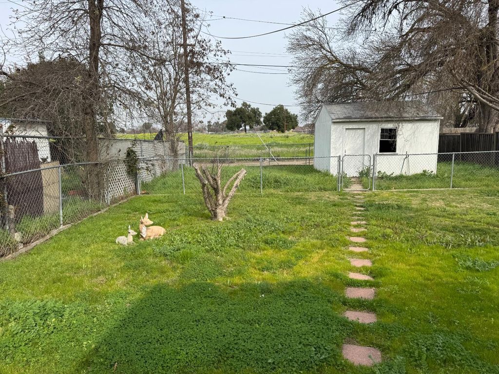 Photo of 187 Bay Drive, Sacramento, CA 95815 (MLS # 226017113)