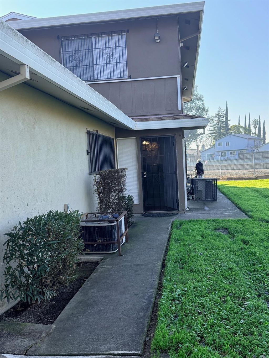 Photo of 7304 Franklin Boulevard #3, Sacramento, CA 95823 (MLS # 226006951)