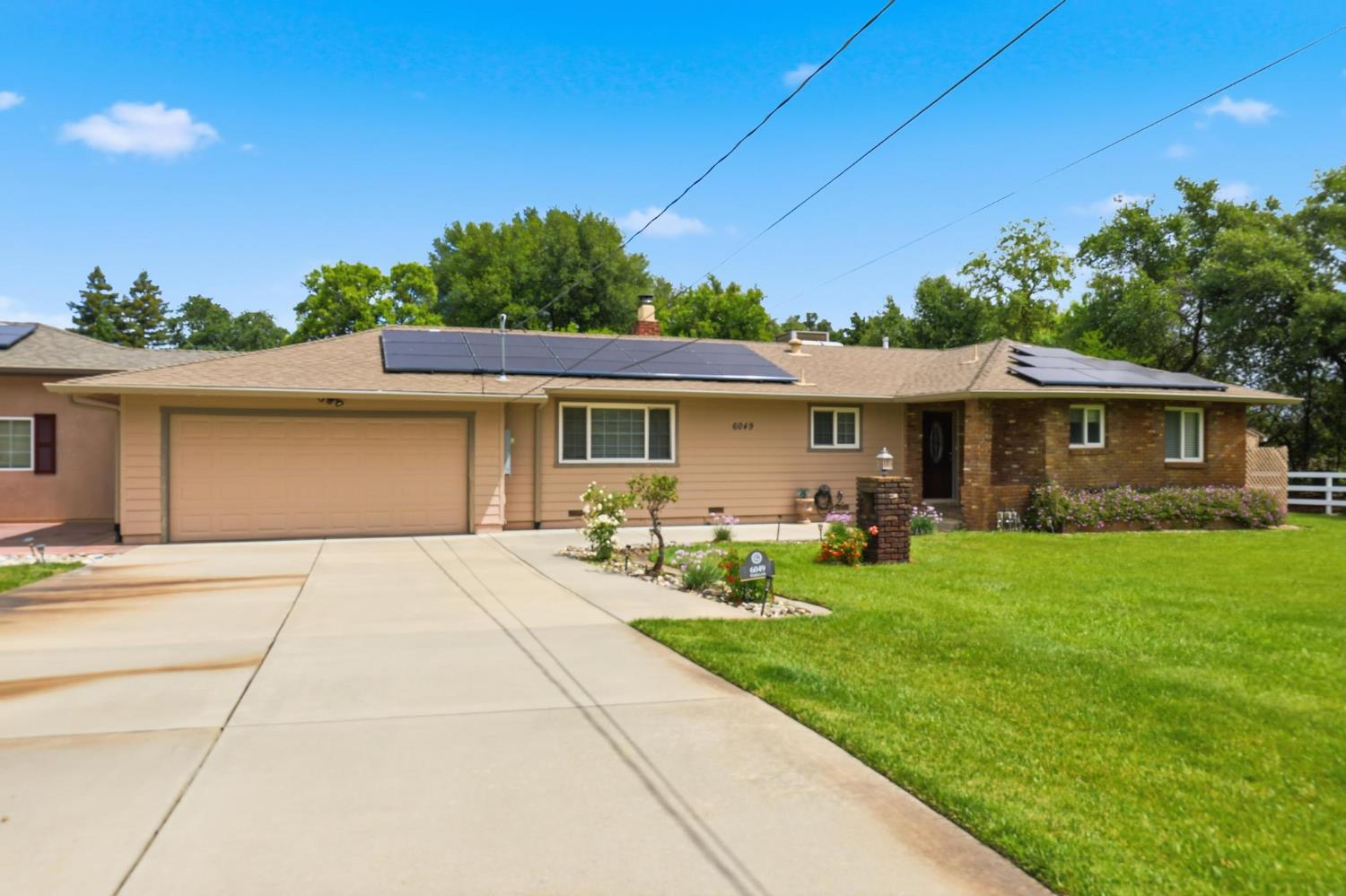 6049 Wood Lane