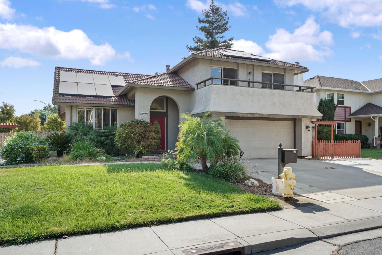 152 Redwood Avenue