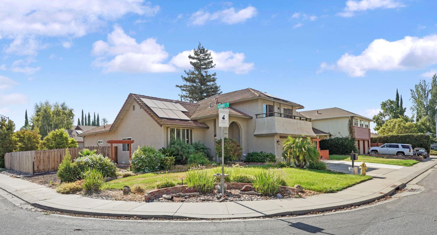 152 Redwood Avenue